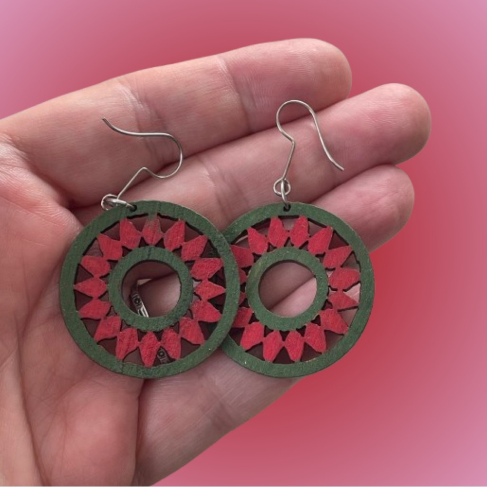 Festive red & green dyed laser-cut rustic disc dangle earrings Xmas holiday